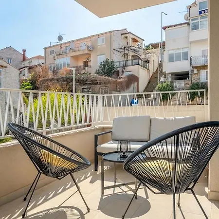 New Luce With Balcony And Free Parking Apartamento *